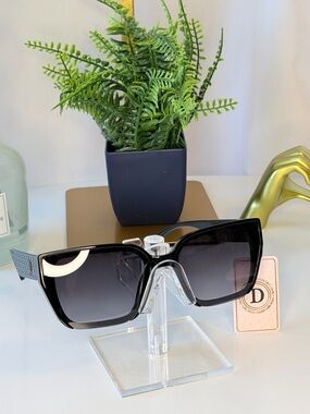 Delicious Black Gradient Oversized Women's Sunglasses